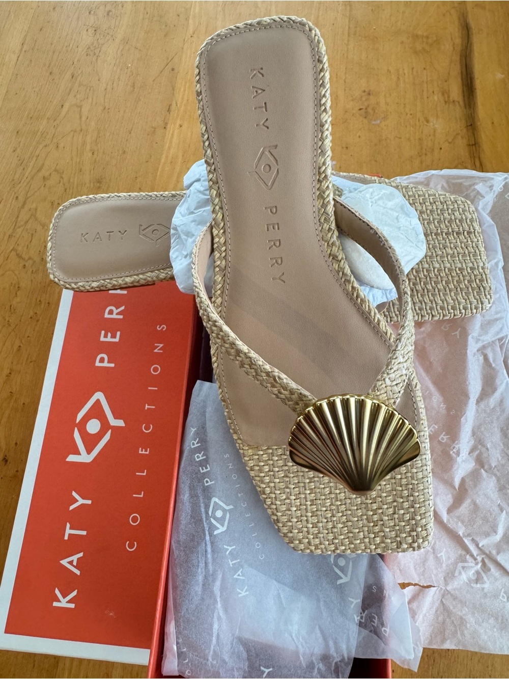 Katy Perry Camie Shell Sandal - Picture 3 of 3